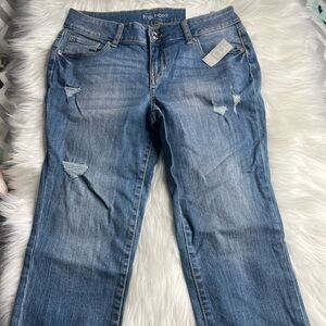 NWT Maurices Distressed Jean Capris Size 6